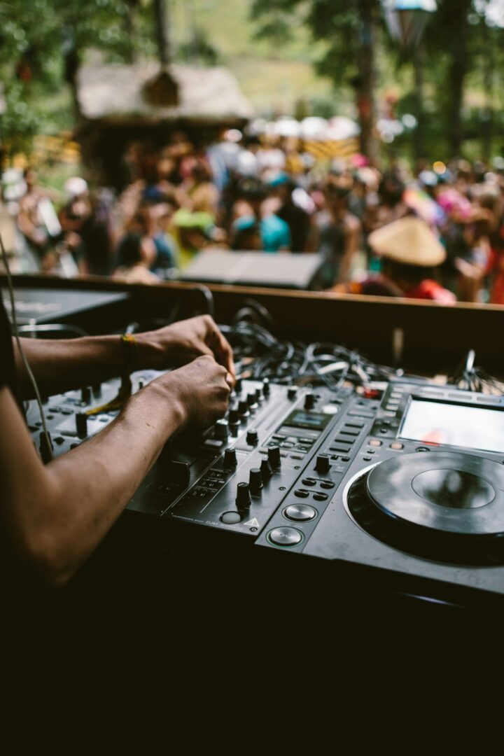 Stage con DJ y dinamizadorStage con DJ y dinamizador